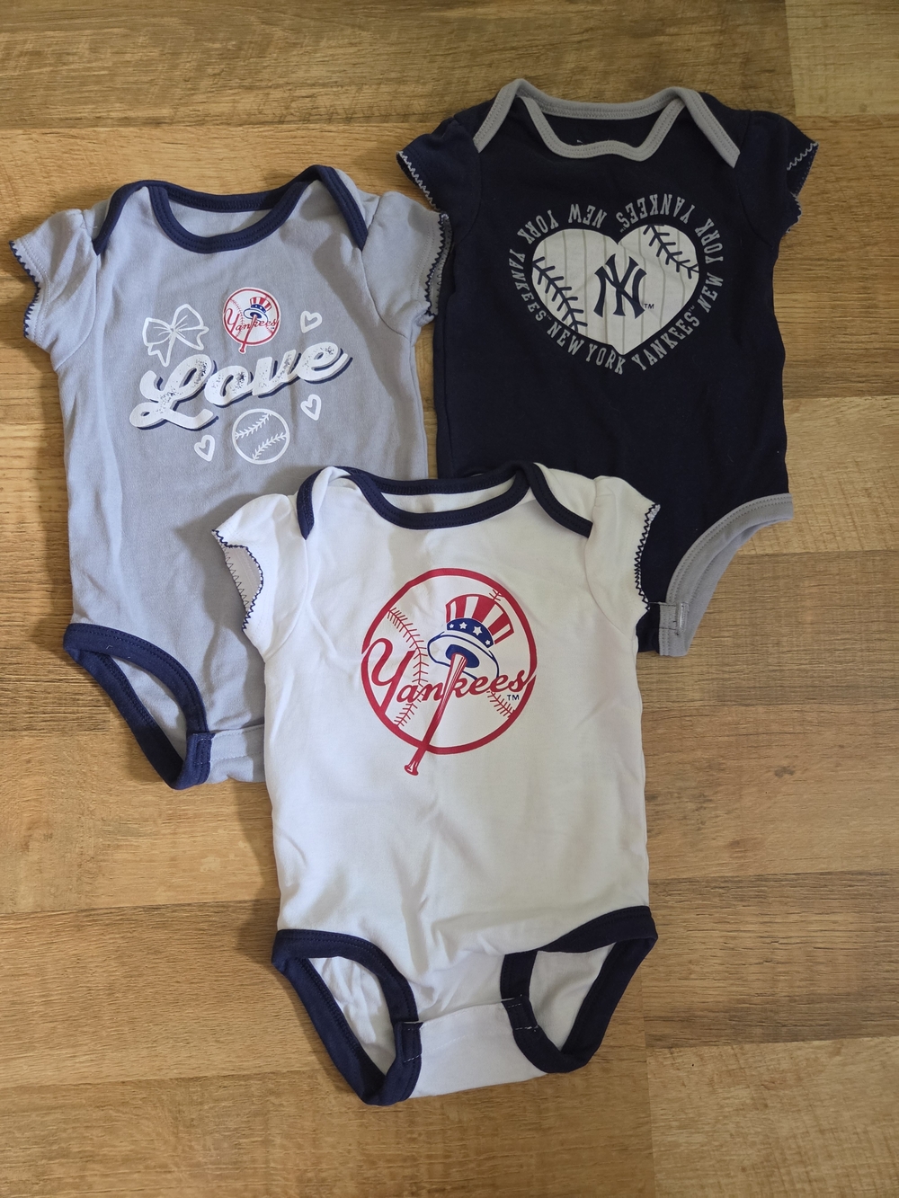 New York Yankees Baby Bodysuit Set - Navy, White, Gray